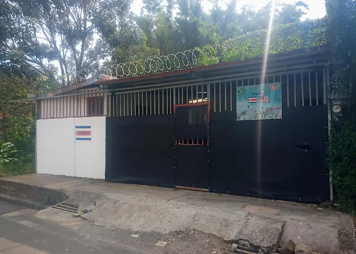 Hogar Tico-Estadounidense Cerca De Aeropuerto