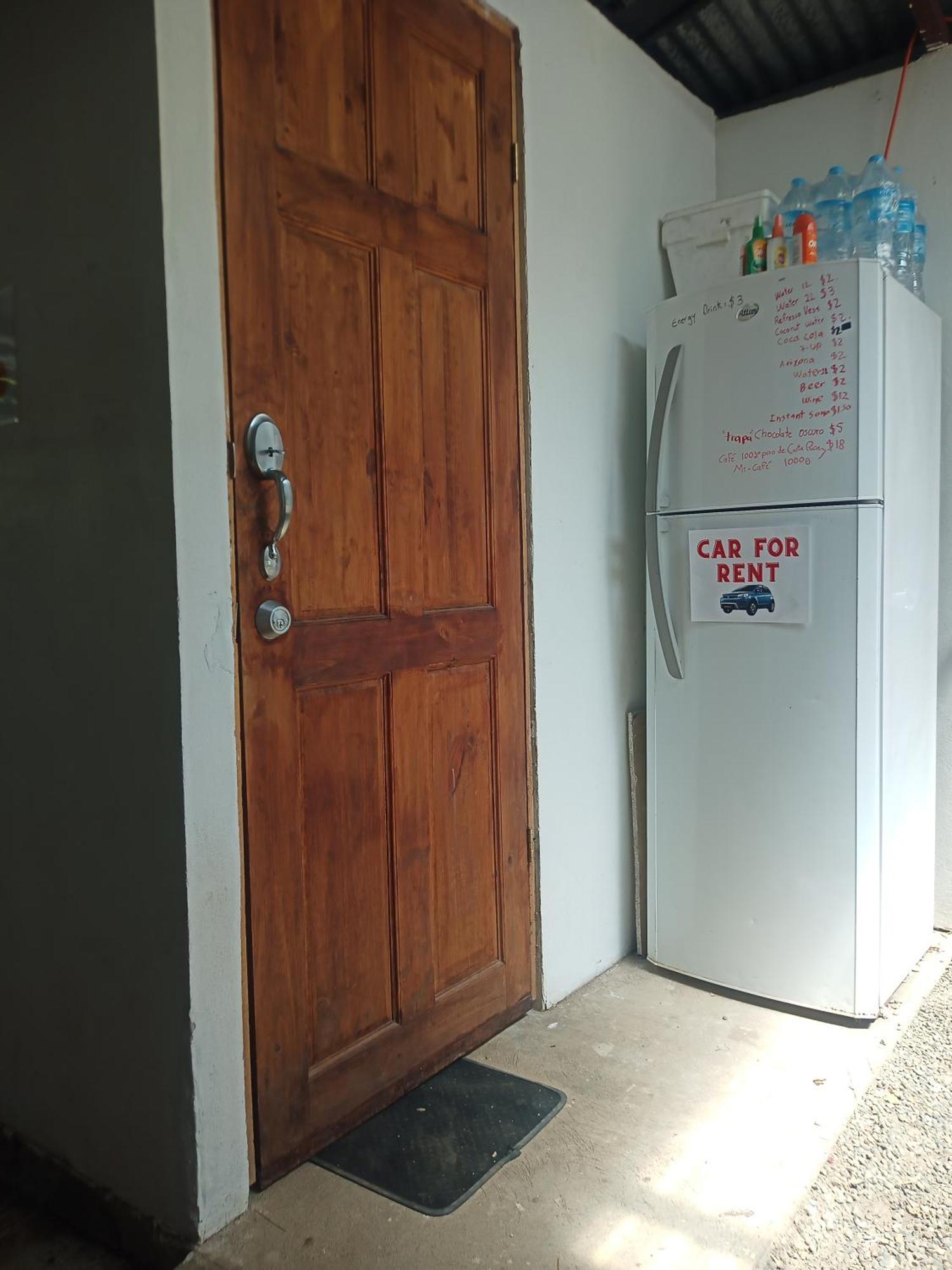 Hogar Tico-estadounidense Cerca De Aeropuerto
