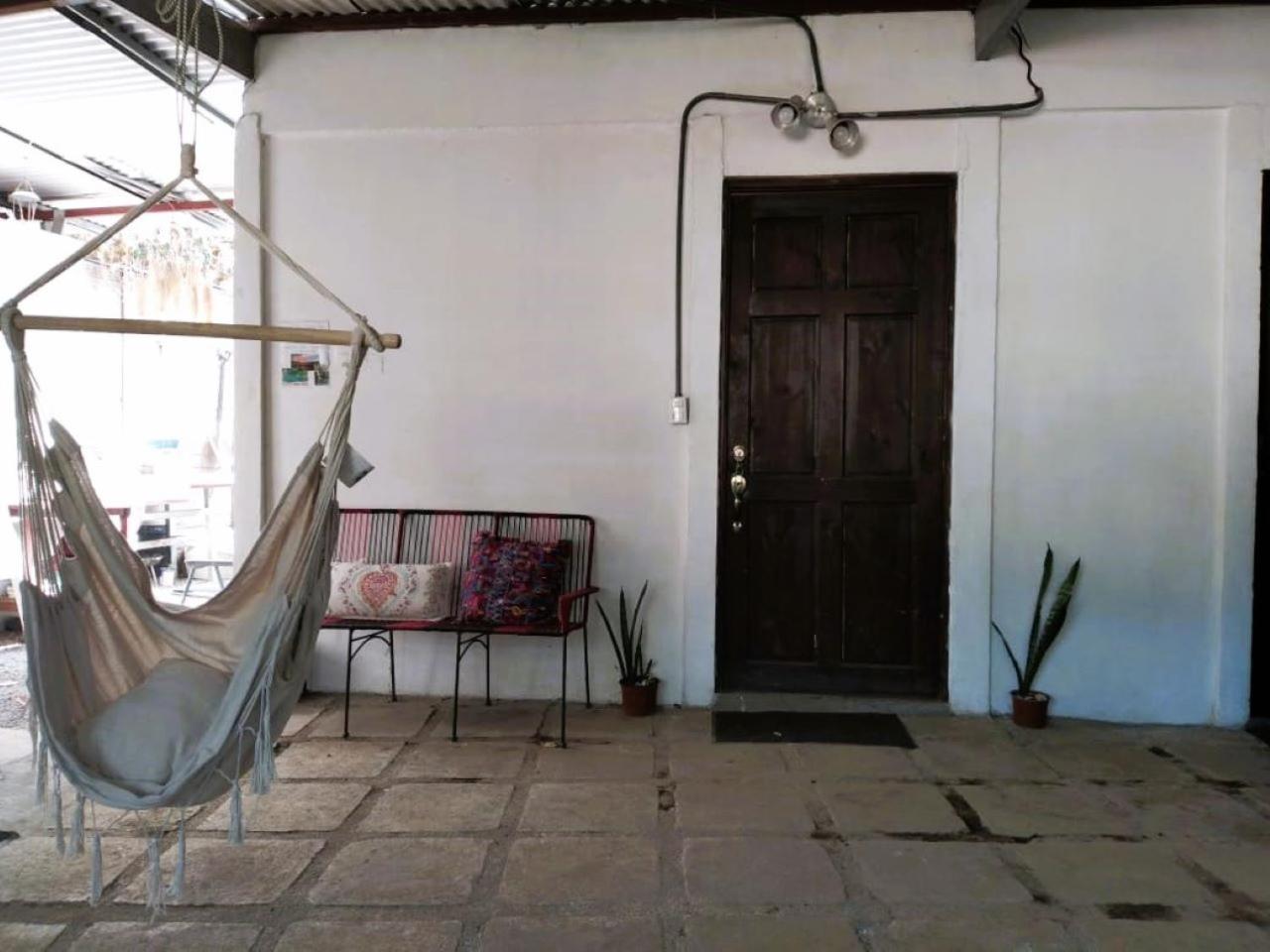 Hogar Tico-estadounidense Cerca De Aeropuerto