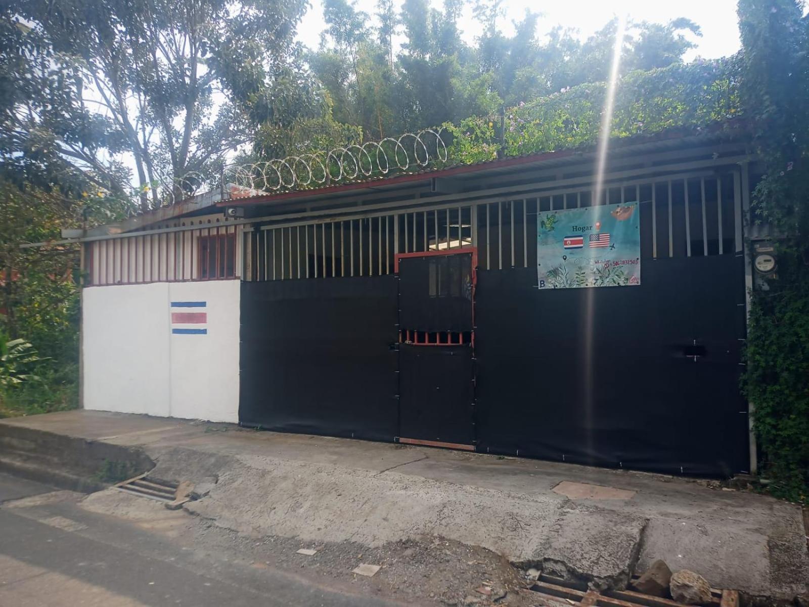 Hogar Tico-estadounidense Cerca De Aeropuerto Alajuela