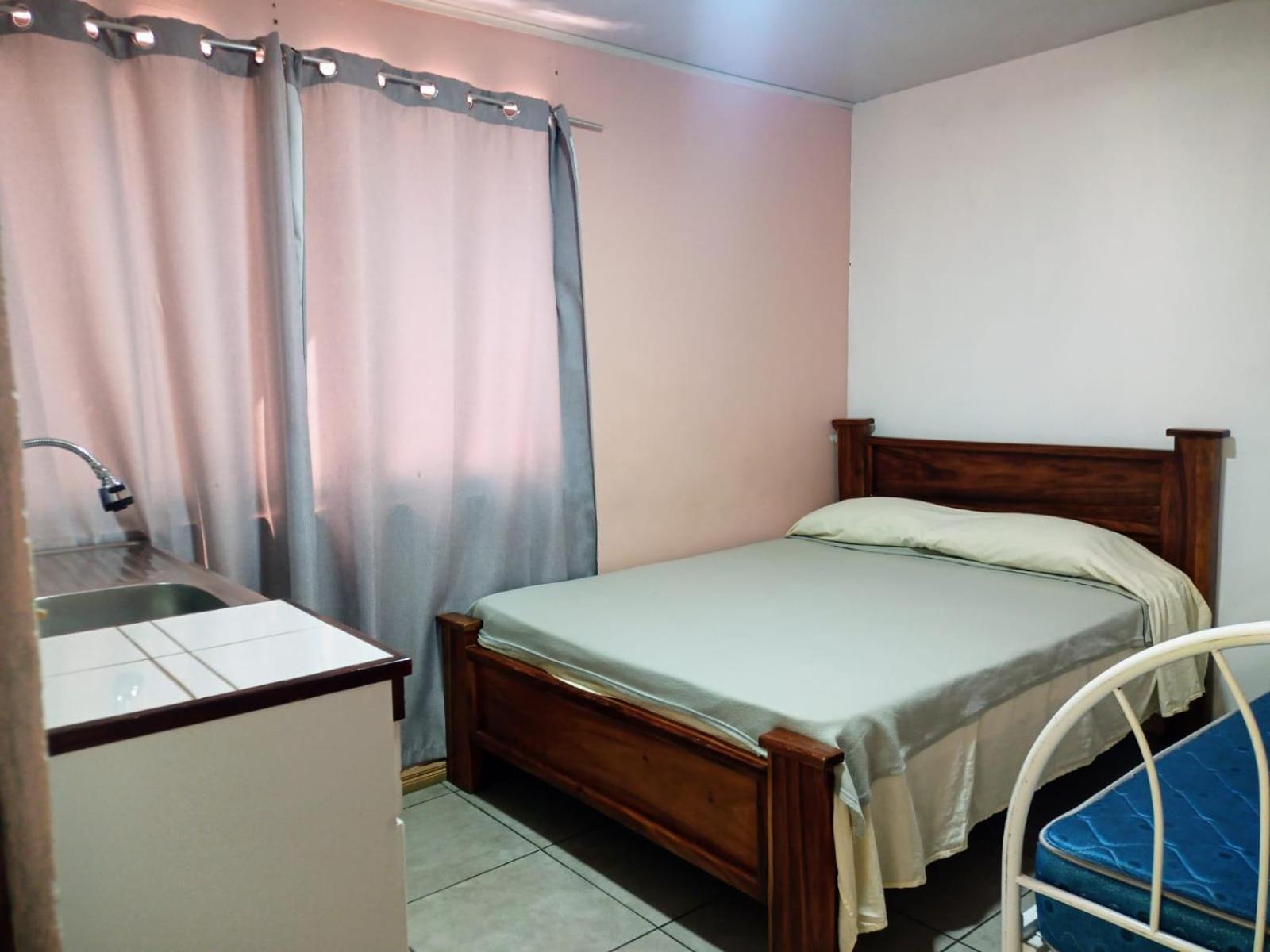 Homestay Hogar Tico-estadounidense Cerca De Aeropuerto *